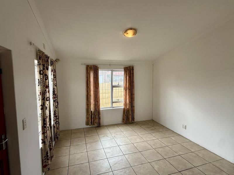 To Let 2 Bedroom Property for Rent in Athlone Western Cape